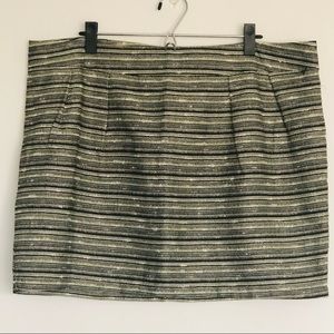 Mini skirt with front pleats and back zipper